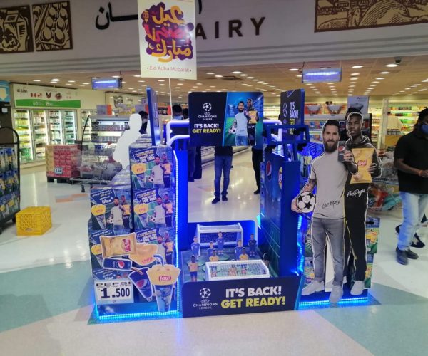 Image represent Pepsi marketing in mall using messi Image