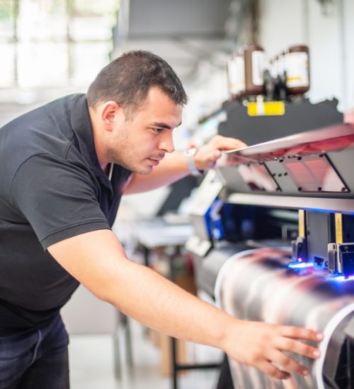 In,The,Printing,House,,An,Experienced,Technician,Works,On,A